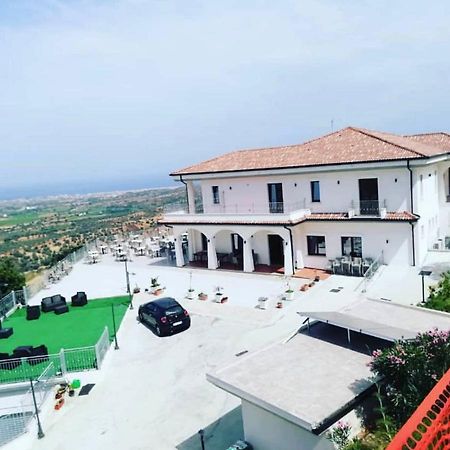 Hotel Aquila D'Oro Ciro Esterno foto