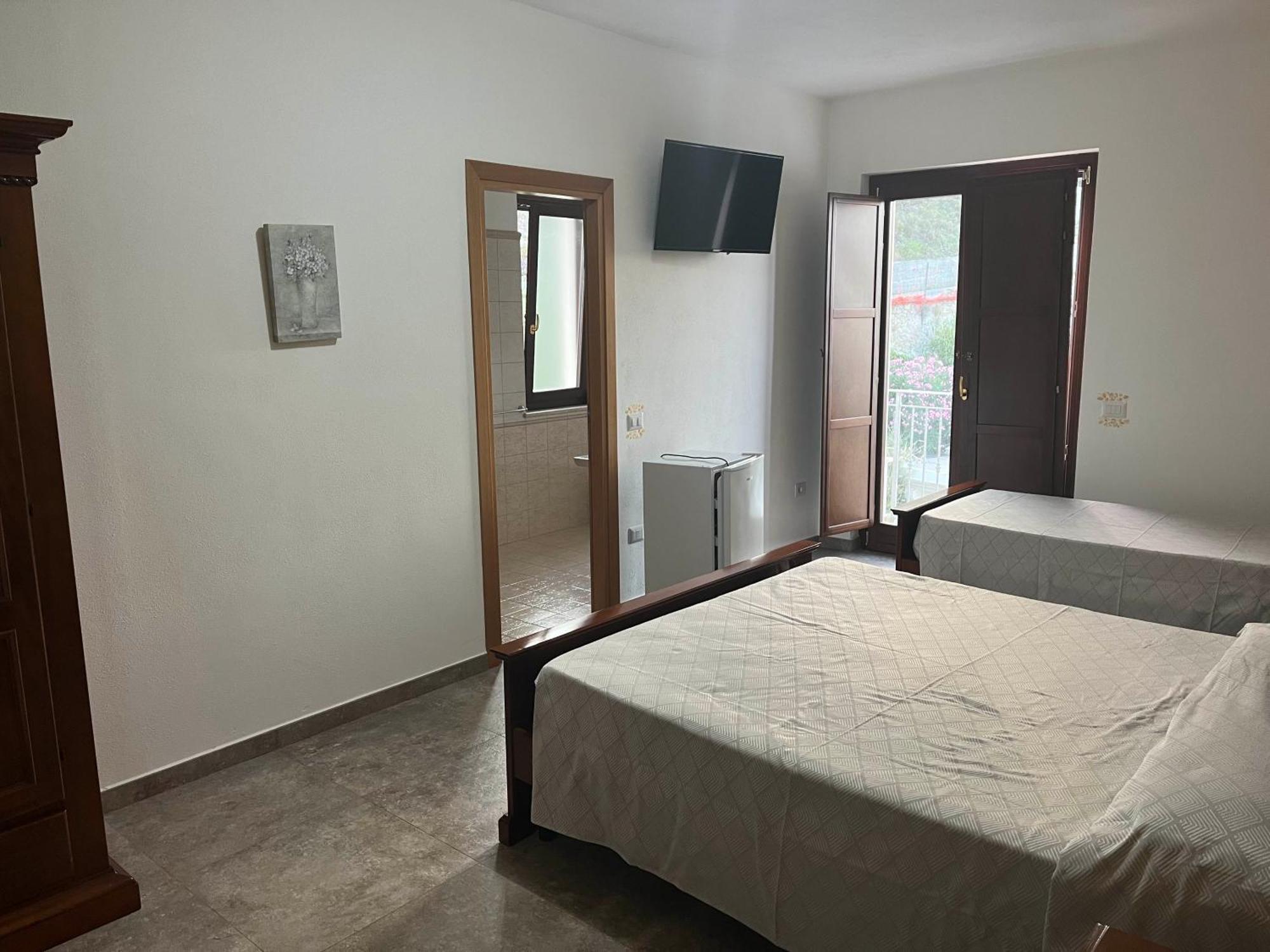 Hotel Aquila D'Oro Ciro Esterno foto